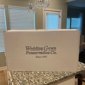 White Storage Box size 10.